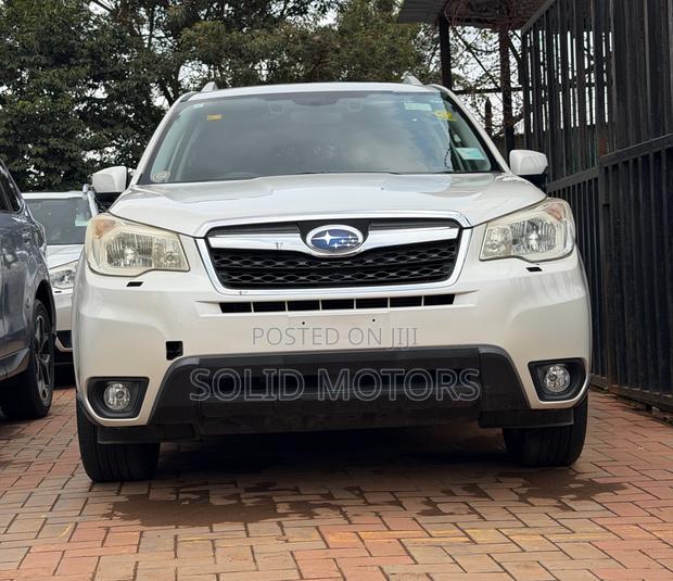 Subaru Forester 2.5i Premium PZEV 4dr SUV AWD (2.5L 4cyl CVT) 2014 White