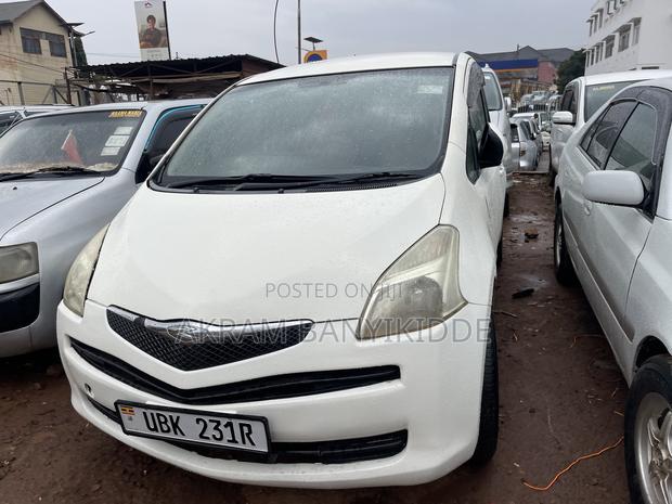 Toyota Ractis 2007 White