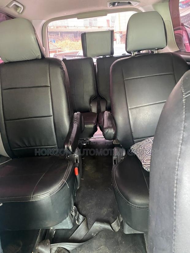 Toyota Noah 2010 Silver
