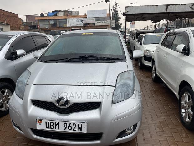 Toyota Vitz 2008 Silver