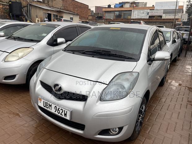 Toyota Vitz 2008 Silver