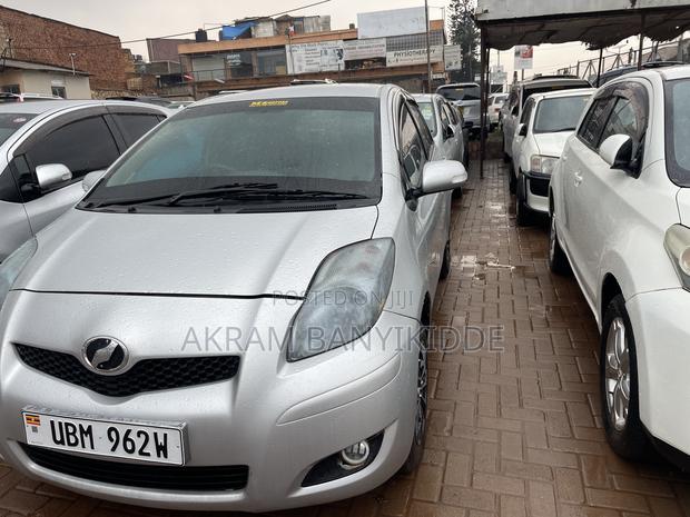Toyota Vitz 2008 Silver