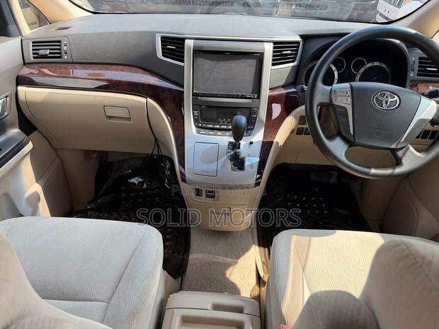 Toyota Alphard 2.4 Petrol AWD 2013 White
