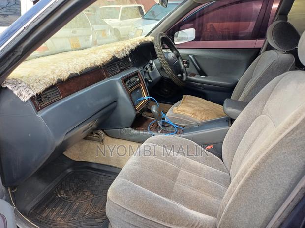 Toyota Crown 1996 Blue