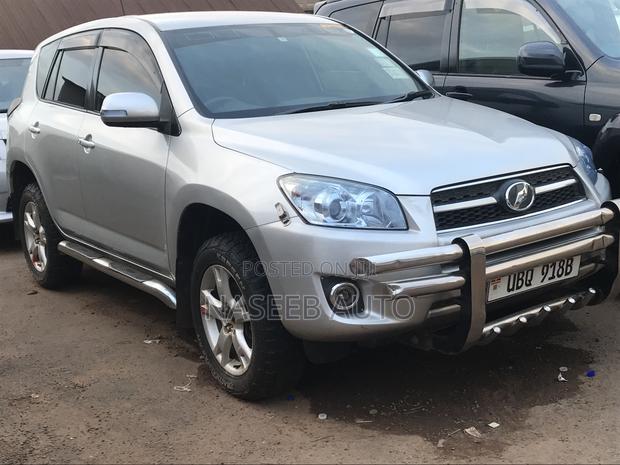 Toyota RAV4 2010 Silver