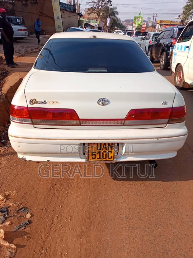 Toyota Mark II 2000 White