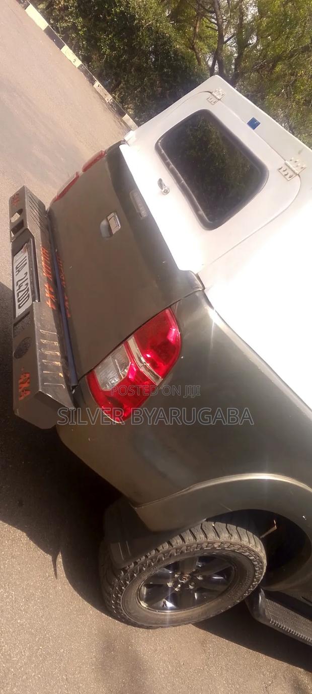 Toyota Hilux SR5 4x4 2015 Gold