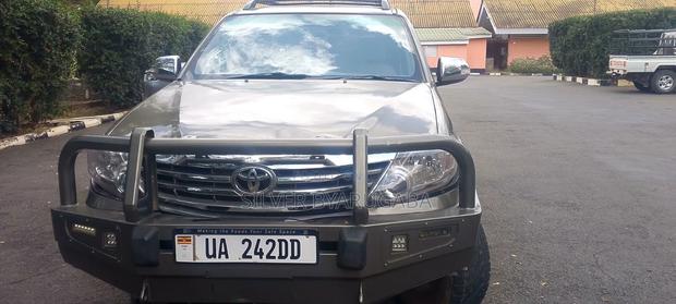 Toyota Hilux SR5 4x4 2015 Gold
