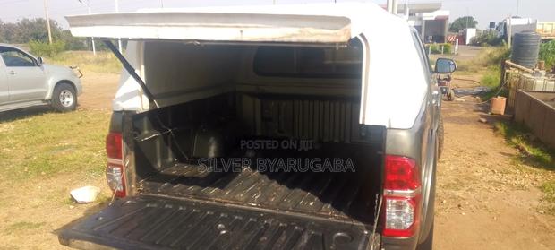 Toyota Hilux SR5 4x4 2015 Gold