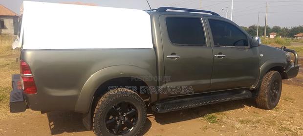 Toyota Hilux SR5 4x4 2015 Gold
