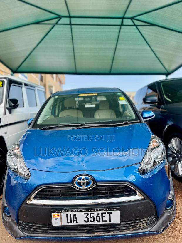 Toyota Sienta 2017 Blue