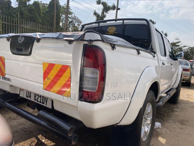 Nissan Hardbody 2010 White