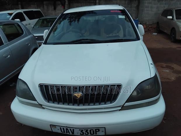 Toyota Harrier 2000 White
