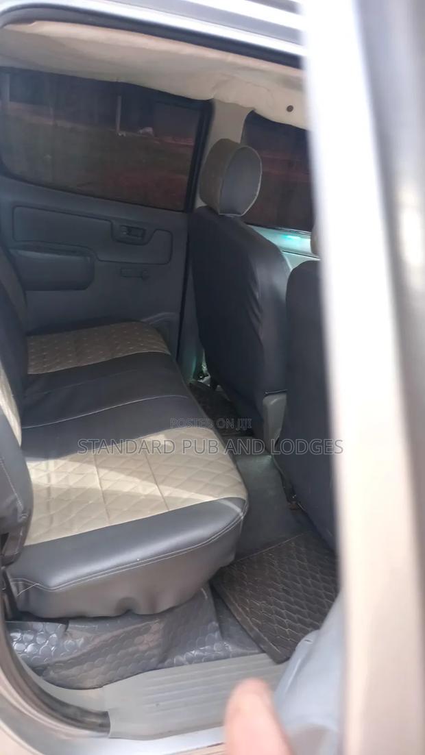 Toyota Hilux 2009 Silver
