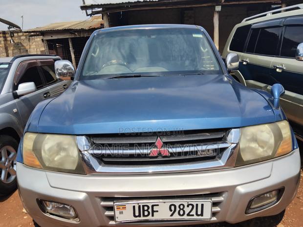 Mitsubishi Pajero 2001 Blue