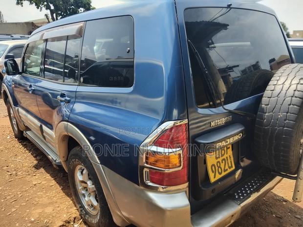 Mitsubishi Pajero 2001 Blue