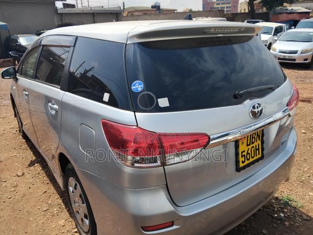 Toyota Wish 2010 Silver
