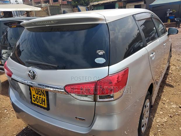Toyota Wish 2010 Silver