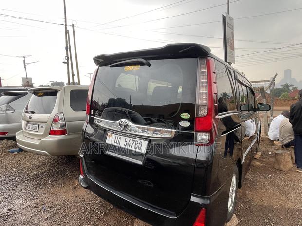 Toyota Noah 2014 Black