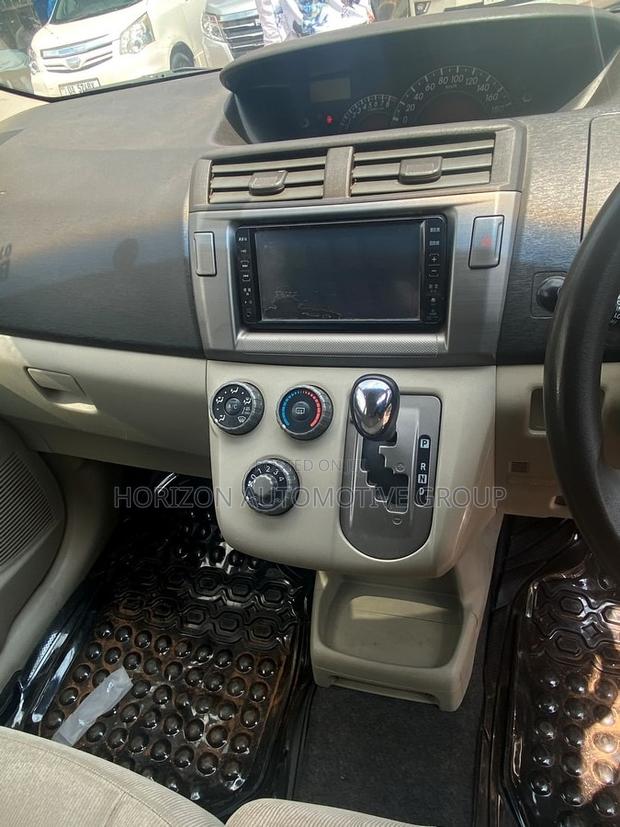 Toyota Passo Sette 1.5 FWD 2009 Silver