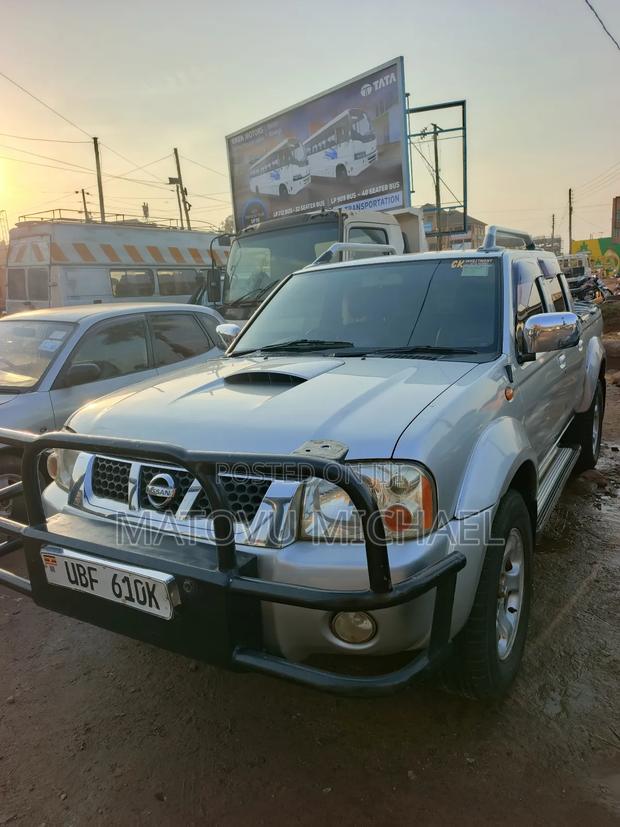 Nissan Hardbody 2003 Gray