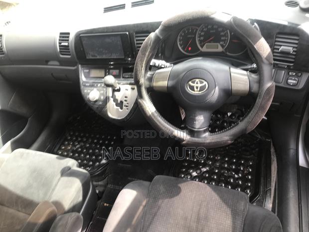Toyota Wish 2007 Silver
