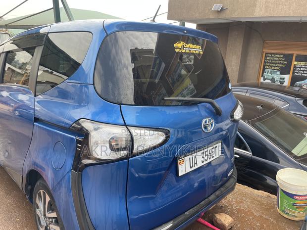 Toyota Sienta 2016 Blue