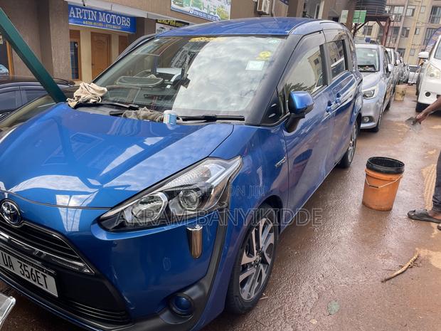 Toyota Sienta 2016 Blue