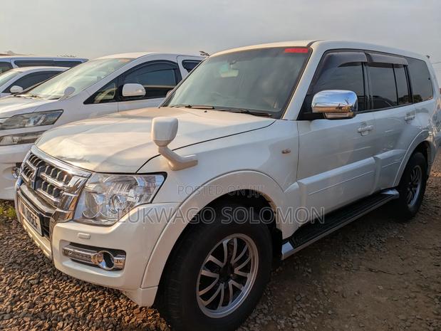 Mitsubishi Pajero 2013 White