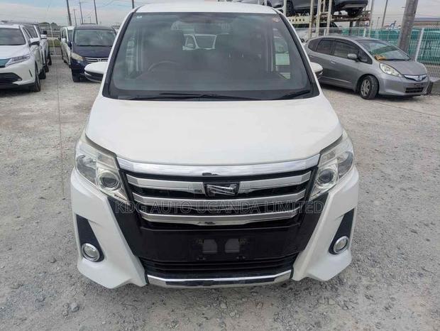 Toyota Noah 2.0 FWD (7 Seater) 2014 White