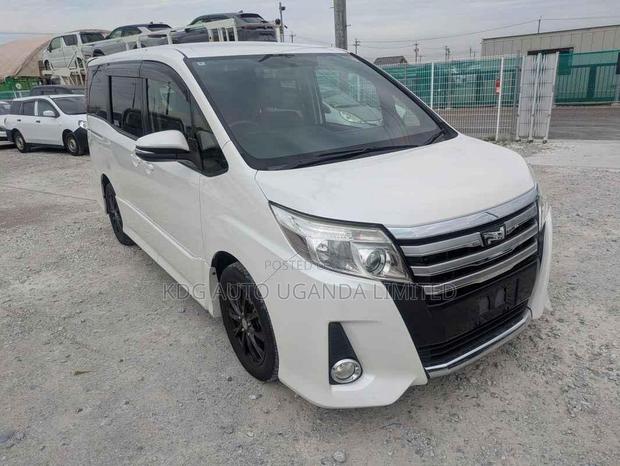 Toyota Noah 2.0 FWD (7 Seater) 2014 White