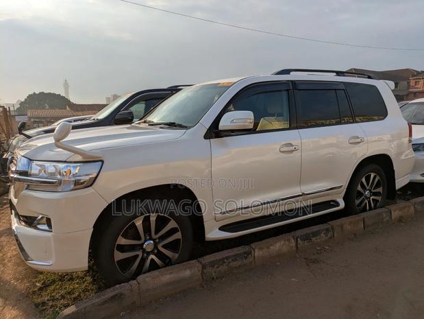 Toyota Land Cruiser 2017 White