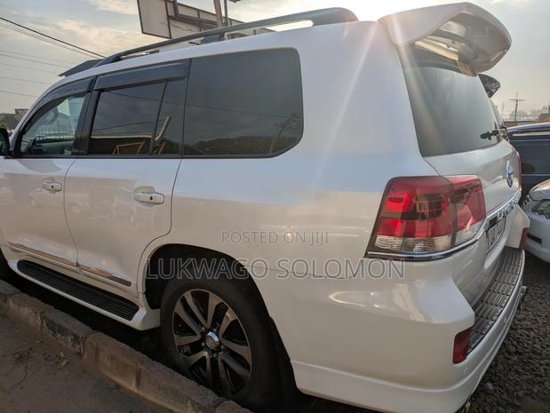 Toyota Land Cruiser 2017 White