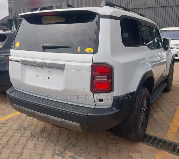 Toyota Land Cruiser LC250 2024 White
