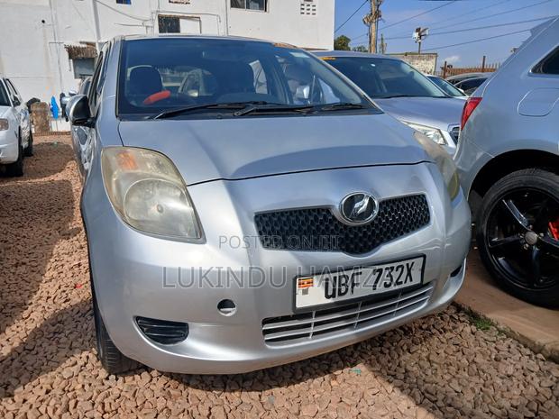 Toyota Vitz 2005 Silver