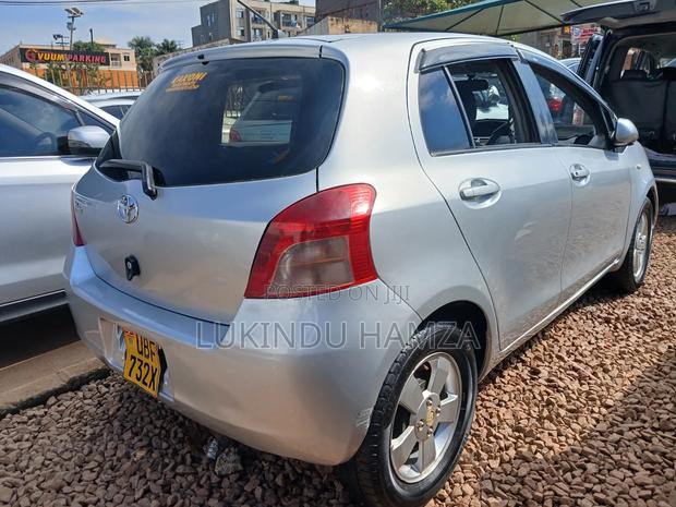 Toyota Vitz 2005 Silver