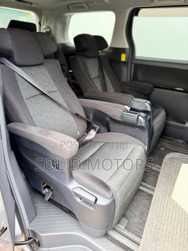 Toyota Alphard 2.4 Petrol AWD 2014 Silver