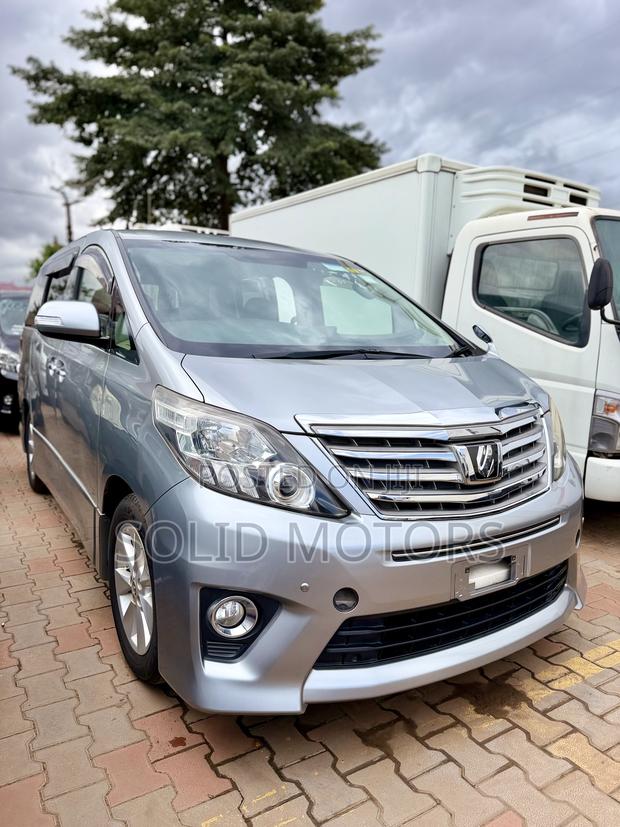 Toyota Alphard 2.4 Petrol AWD 2014 Silver