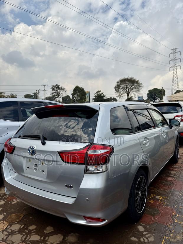Toyota Corolla Fielder 1.5 Hybrid FWD 2016 Silver