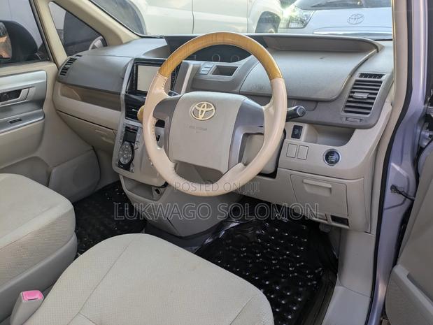 Toyota Noah 2009 Teal