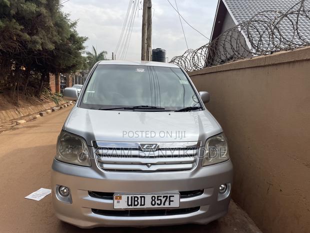 Toyota Noah 2003 Silver