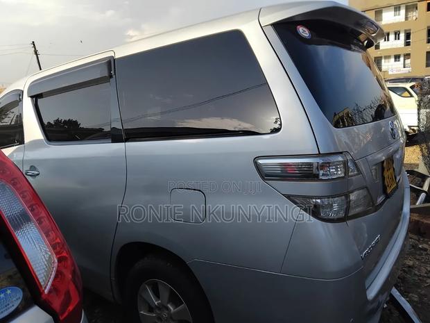 Toyota Alphard 2012 Silver