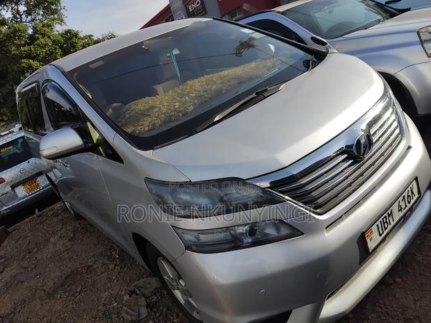 Toyota Alphard 2012 Silver