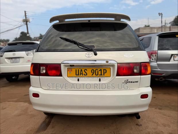 Toyota Ipsum 2000 White
