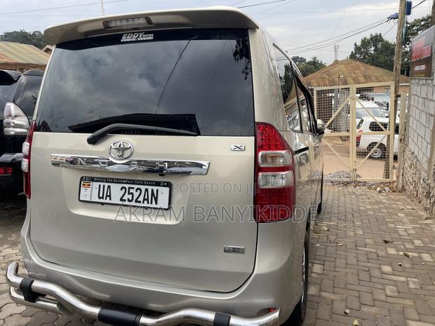 Toyota Noah 2013 Gold