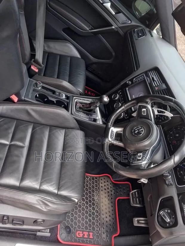 Volkswagen Golf GTI 2017 White