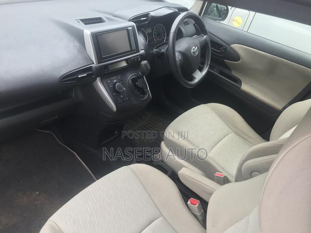 Toyota Wish 2010 White