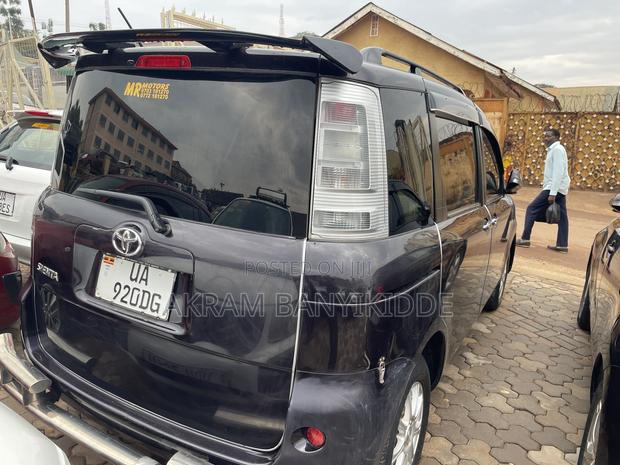 Toyota Sienta 2011 Black