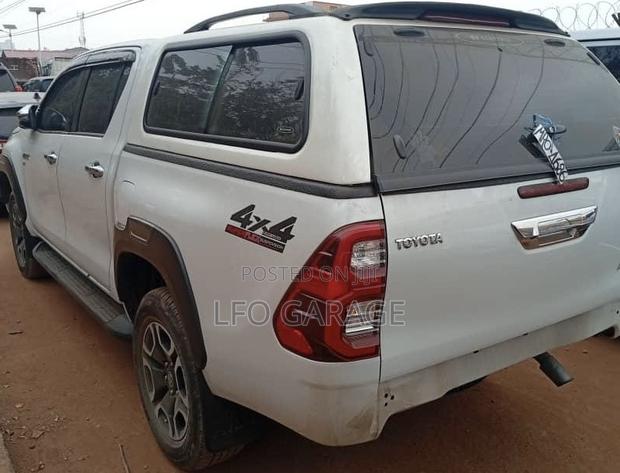 Toyota Hilux 2023 White