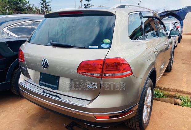 Volkswagen Touareg 2014 Gray